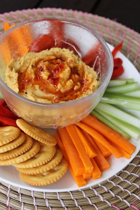 Sweet Chilli Hummus - sounds good to try! Fresh Fruit Platter, Vegetarian Party Food, Hummus Recipe Homemade, Healthy Snacks To Make, Homemade Hummus, Snacks To Make, Hummus Recipe, Sweet Chilli, Healthy Snacks Easy