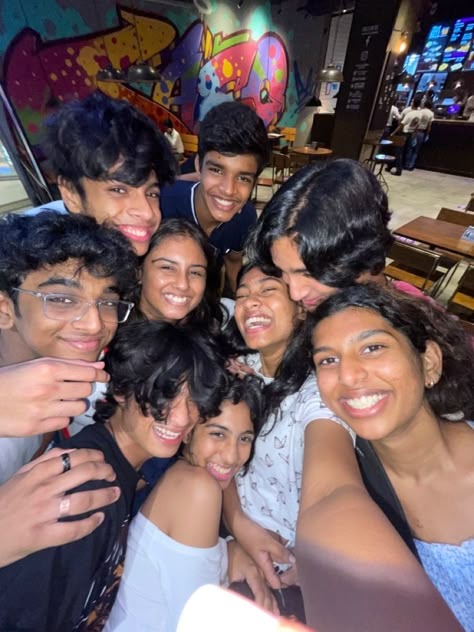 Group Pic Ideas Aesthetic, Indian Friends Group, Aesthetic Friend Group Photos, Friends Group Poses, Poses For Friends Group, College Friends Aesthetic, Cousins Funny, Friends Group Photo, Group Photo Poses