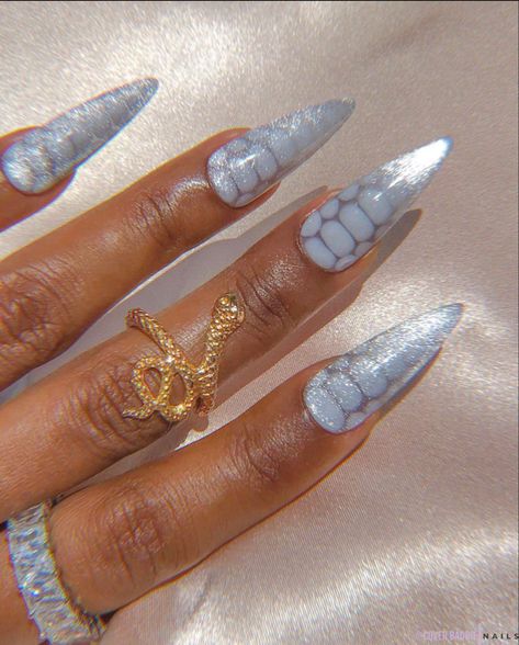 Blue Snake Nails, 22 Nails, Vampire Nails, Urban Nails, Nails Clear, Nail Design Glitter, August Nails, Painted Cat, Art Deco Nails