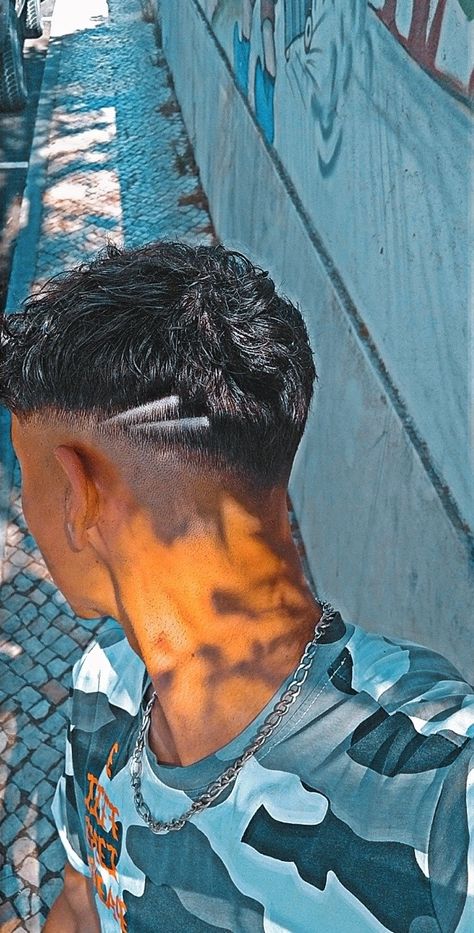 Corte brabo pra lançar em tds tipos de cabelos ( liso , ondulado , cacheado e crespo ) Mid Fade Em V, Mid Fade, Corte De Cabelo Masculino, Quick Saves