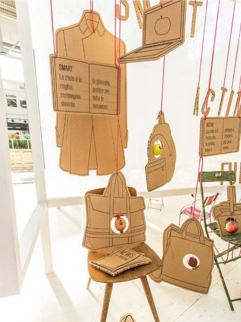 Back To School Displays, Display Visual Merchandising, معرض فني, Decoration Vitrine, Store Window Displays, Visual Merchandising Displays, School Displays, Exhibition Display, Cardboard Art