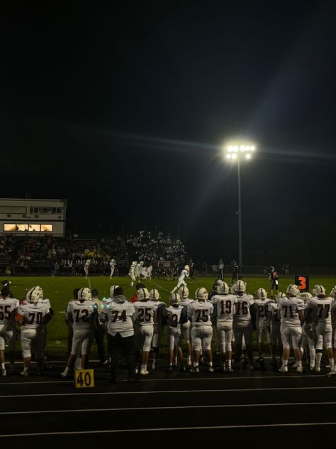 Hs Football Aesthetic, Highschool Homecoming, School Football Game, Football Aethstetic, Highschool Sports, High School Football Field Aesthetic, Football Team Aesthetic High School, Football Aesthetic, Highschool Football Aesthetic