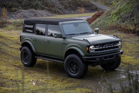 Green Ford Bronco, Bronco Green, Ford Bronco Outer Banks, Bronco Outer Banks, Bronco Ford, Bronco 2, Ford Suv, Classic Ford Broncos, Ford Broncos