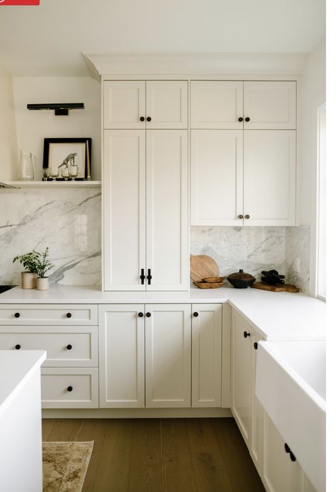 Off White Cabinets, Build Home, Colonial Exterior, White Hydrangeas, Home Luxury, Kitchen Marble, Kitchen Reno, New Build, White Kitchen Cabinets