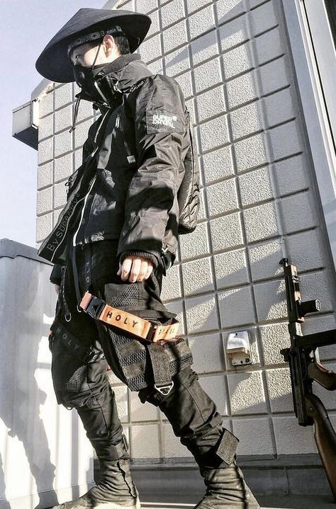 #tacticalpants #urbanninja #techwear #urbanmensfashion #streetstylefashion Tech Ware Outfits, Cyberpunk Techwear Fashion, Urban Ninja Fashion, Ninja Streetwear, Urban Techwear, Techwear Ninja, Black Techwear, Goth Ninja, Techwear Cyberpunk