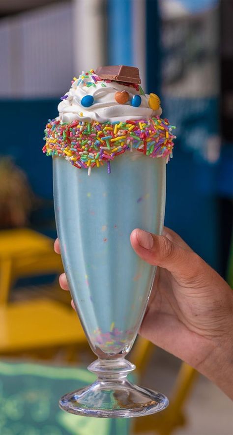 Blue Milkshake, Recipe Smoothie, Visual Recipes, Blue Milk, Milk Shake, Milk Shakes, Candy Desserts, Weird Food, Cute Desserts