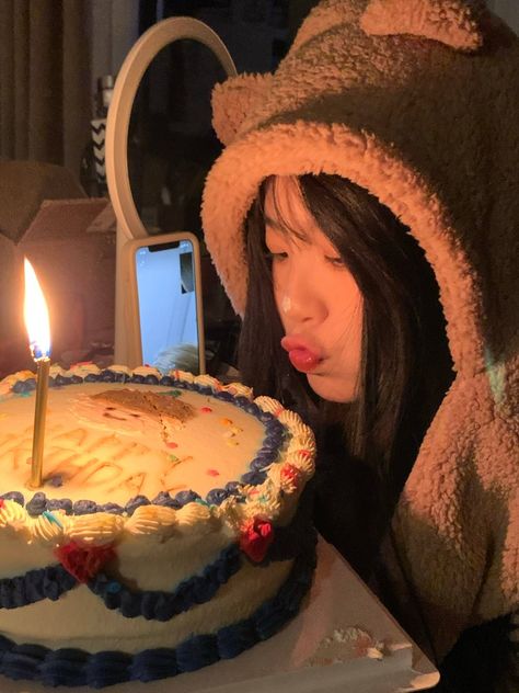 Birthday Korean Aesthetic, Cute Birthday Pictures, Cute Birthday Ideas, Funny Birthday Cakes, 사진 촬영 포즈, Korean Birthday, Self Portrait Poses, Today Is My Birthday, Birthday Posts