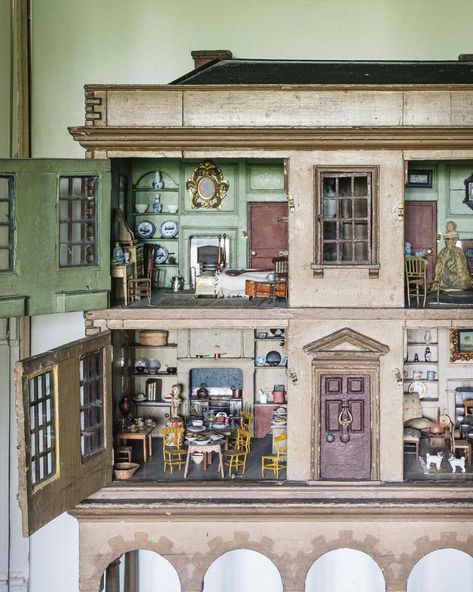 18th Century House, Cabana Magazine, Messy Nessy Chic, Milk Magazine, American Colonies, Dollhouse Projects, Dolls House Interiors, Tiny Space, Victorian Dolls