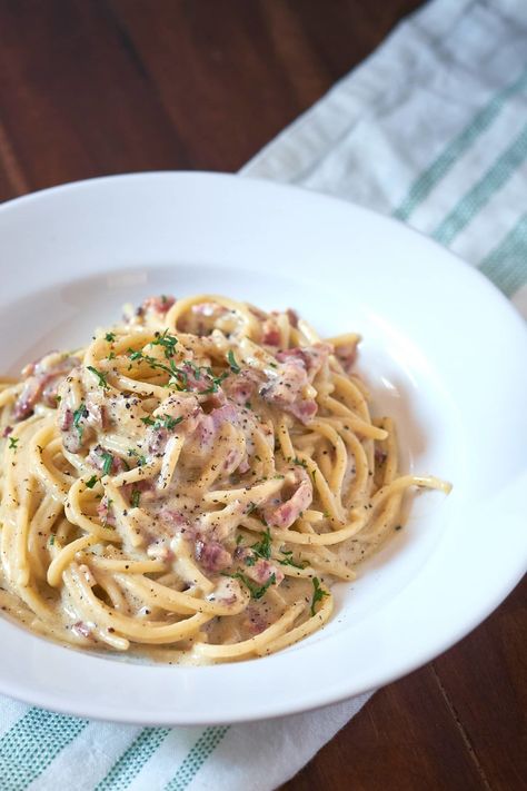 Speggetti Carbonara, Spaghetti Carbonara Aesthetic, Pasta Carbonara Aesthetic, Carbanerra Pasta, Carbonara Aesthetic, Creamy Carbonara Pasta, Spaghetti Aesthetic, Carbonara Pasta Creamy, Resep Spaghetti