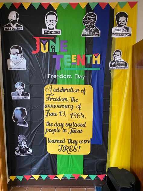 Juneteenth Bulletin Board Ideas, Diy Juneteenth Decorations, Juneteenth Door Decoration Ideas, Juneteenth Decoration Ideas, Juneteenth Library Display, Juneteenth Decorations, Juneteenth Projects For Kids, Juneteenth Poster Ideas, Ideas For Juneteenth