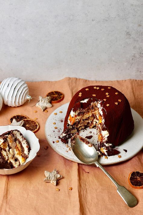 Chocolate Orange Tiramisu Christmas Pudding Recipe Tiramisu Christmas, Orange Tiramisu, New Year's Day Food, Christmas Tiramisu, Holiday Pudding, Chocolate Christmas Pudding, Amazing Christmas Desserts, Tiramisu Pudding, Caramelised Onion Chutney