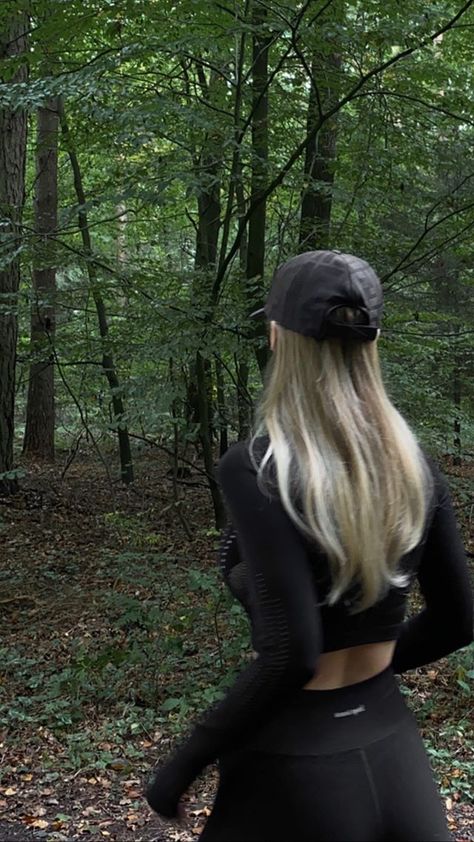 Stories • Instagram Hiking Baddie, Damla Core, Sporty Girl Aesthetic, Hike Outfit, Hiking Outfit Summer, Cute Hiking Outfit, Hiking Fits, Sporty Girl, Hiking Outfits