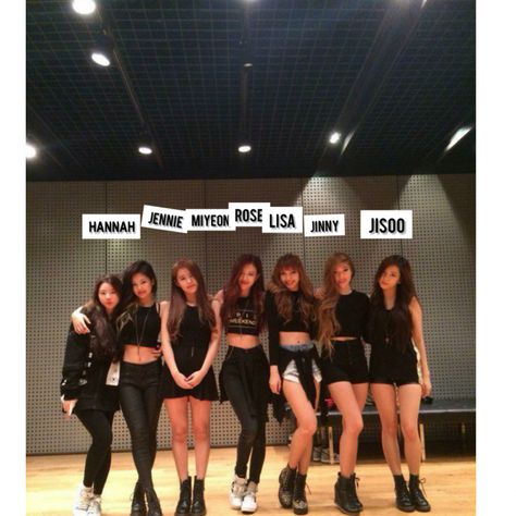 Netizens talk about a photo that recently surfaced of BLACKPINK's pre-debut lineup with (G)I-DLE's Miyeon, Secret Number's Jinny, and soloist Hannah Jang Pink Punk Yg, Blackpink Debut Photos, Predebut Blackpink, Blackpink Predebut, Blackpink Debut, Pink Punk, G I Dle Miyeon, Black Pink Background, Blink Book