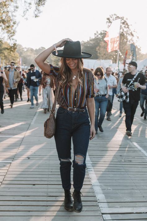 Splendour In The Grass Fashion, Best Concert Outfits, Concert Outfits Winter, Rock Festival Outfit, Desert Witch, Winter Festival Outfit, Gig Outfit, Dark Boho, Festival Outfits Women