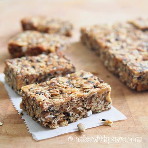 Dates Granola Bars Date Granola Bars, Granola Bars Healthy, Sugar Free Granola Bars, Diy Granola Bars, Recipe For Granola, Fruit Granola Bars, Diy Granola, Soft Granola, Bar Nuts