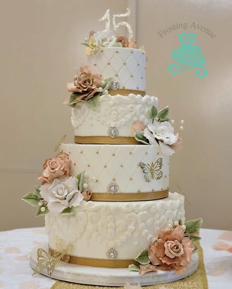 Champagne themed quinceanera cake. Quince Cake Designs, Quince Cakes Champagne, Quinceanera Champagne Theme, Quinceñera Cake Ideas, Champagne Quince Cake, Simple Quince Cakes, Champagne Quince Theme, Boho Quinceanera Theme, Cake Debut