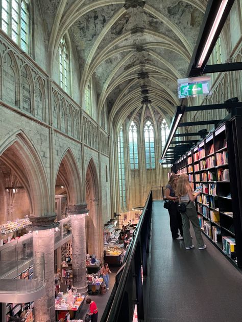 Maastricht 
bookshop 
Cute 
Aesthetic Maastricht University Aesthetic, Shima Core, Maastricht Aesthetic, Maastricht University, University Abroad, Books Library, Library Aesthetic, Uni Life, City Aesthetic