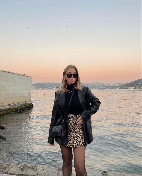 Leopard Print Mini Skirt Outfit, Leopard Skirt Outfit Winter, Leopard Mini Skirt Outfit, Leopard Print Skirt Outfit, Leopard Skirt Outfit, Printed Skirt Outfit, Winter Skirt Outfit, Leopard Print Skirt, Leopard Skirt