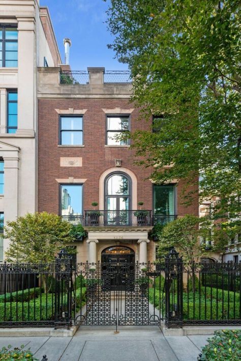 Chicago Townhouse, Luxury Townhouse, Chicago House, Classical House, Hugh Hefner, Grand Homes, House Outside Design, Mansions Homes, French Cottage