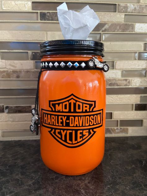 Cricut Motorcycle Ideas, Harley Davidson Diy Crafts, Harley Davidson Crafts Homemade, Harley Davidson Centerpieces, Harley Davidson Bathroom Ideas, Diy Harley Davidson Gifts, Harley Davidson Diy Projects, Harley Davidson Wedding Ideas, Harley Bathroom