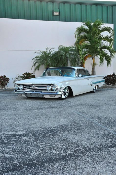 Chevrolet Impala 1960, Lowrider Trucks, Old Vintage Cars, Lowrider Cars, Low Riders, Old School Cars, American Classic Cars, Old Classic Cars, Street Racing Cars