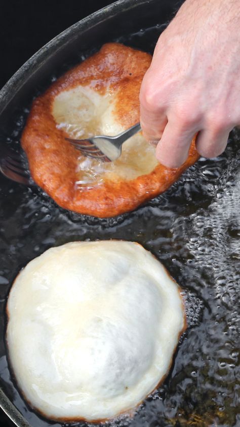 Frybread Navajo, Navajo Food, Native American Fry Bread Recipe, Easy Fry Bread Recipe, Taco Bread, Navajo Taco, Pan Fried Bread, Healthy Pancakes Easy, Native American Fry Bread