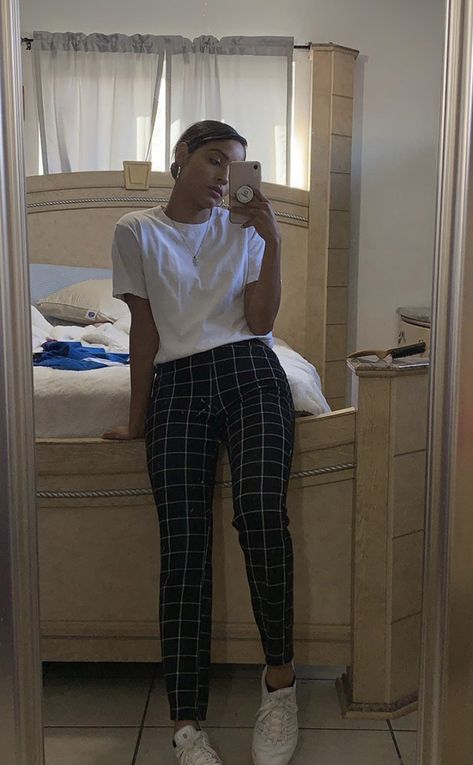 Windowpane Pants Outfit, Black And White Checkered Pants Outfit, Plaid Pants Outfit Casual, Black And White Plaid Pants Outfit, Blue Plaid Pants Outfit, Plaid Pants Outfit Work, Black Plaid Pants Outfit, Grey Plaid Pants Outfit, Check Pants Outfit