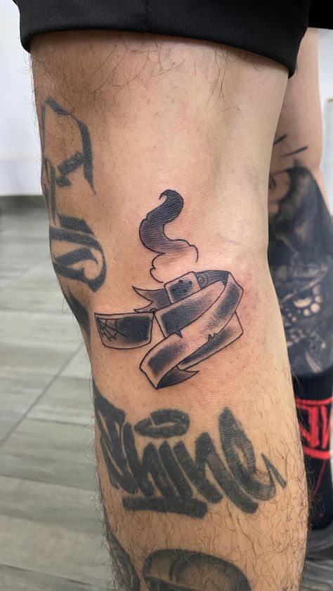 Tatuaje de encendedor tipo Zippo Tattoos