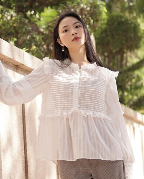 Korean Fashion Women Dresses, Dynasty Outfits, Beautiful Braided Hair, White Shirt Blouse, Lace Short Sleeve Top, Kurta Designs Women, Girls Shirt, Korean Fashion Women, Classy Work Outfits