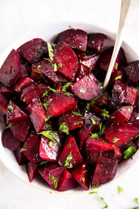 If you're wondering how to roast beets, look no further: This recipe is incredibly easy, yields flavorful and tender beets and comes together with just a few simple ingredients. Beets may not always be everybody's favorite vegetable, but when prepared right they do taste absolutely wonderful! | #beets #cookingtips #howto #howtocook #tutorial #roastedvegetables #sidedish #easter #easterdinner #holidayside Citrus Dressing Recipe, Beets Recipes, Roasted Beets Recipe, White Balsamic, Citrus Dressing, Colon Cleansing, Fresh Beets, Beet Recipes, Roasted Beets