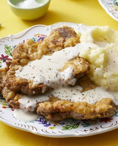 steak dinner recipes chicken fried steak Pioneer Woman Chicken Fried Steak, Iron Skillet Chicken, Pioneer Woman Chicken, Chicken Fried Steak Recipe, Breaded Steak, Steak Dinner Recipes, Cast Iron Skillet Cooking, Cast Iron Chicken, Fried Steak Recipes