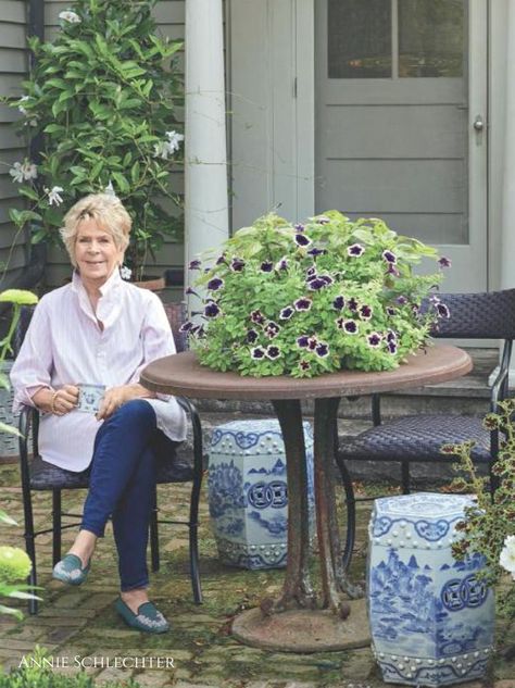 Decorating Wisdom from Designer Bunny Williams - Exterior Green Paint, Julia Reed, Pretty Patios, Outdoor Hosting, Potted Ferns, Sanctuary Home, Practical Garden, Tiny Gardens, Blackberry Farms