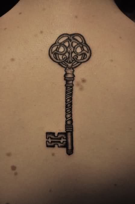 http://tattoomagz.com/skeleton-key-tattoo-meaning/ Vintage Key Tattoos, Artful Tattoos, Inner Strength Tattoo, Antique Key Tattoos, Heart Key Tattoo, Tattoos Man, Simple Skeleton, Skeleton Key Tattoo, Key Tattoo Designs