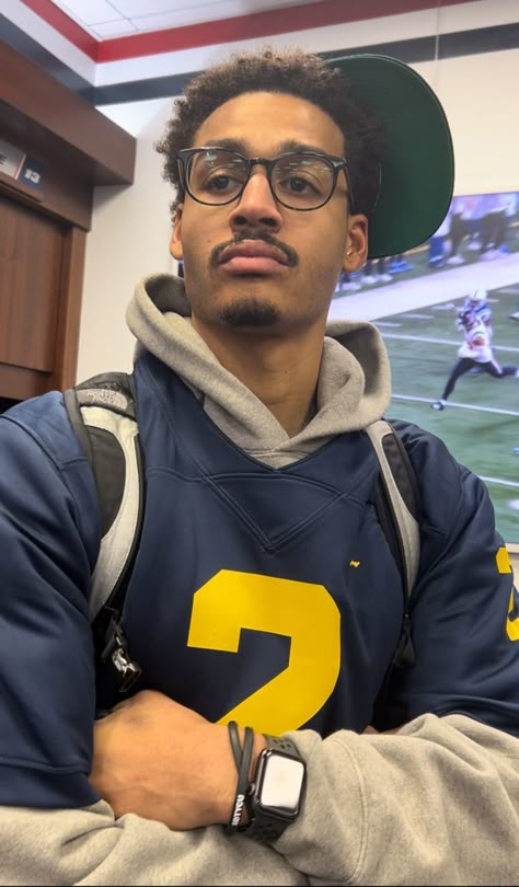 Jordan Poole Pfp, Basketball Aesthetic Boy, Basketball Boys, Jordan Baker, Christian Athletes, Nba Funny, Lebron James Lakers, Jordan Poole, Basketball Players Nba