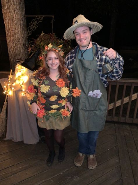 Flower Pot Costume, Animal Halloween Costumes, Costume Diy, Family Costumes, Halloween 2020, Diy Costumes, Flower Pot, Halloween Diy, Garden Party