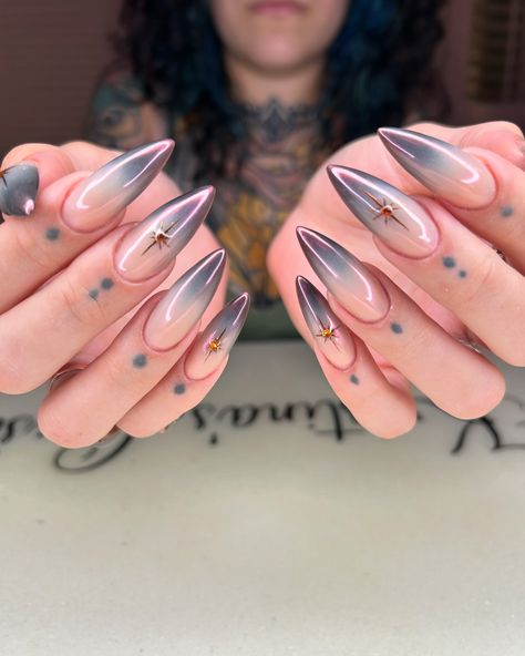 #eastvalenails #eastvalenailtech #norconails #norconailtech #chinonails #coronanails #halloweennails #blackfadenails #blackombrenails #chromenails #longnails #stillettonails Halo Nails Design, Halo Graphic Nails, Tidal Glow Halo Answers, Halo Alien Species, Halo Cal 141, Halo Nails, Black Ombre Nails, Fade To Black, Chrome Nails