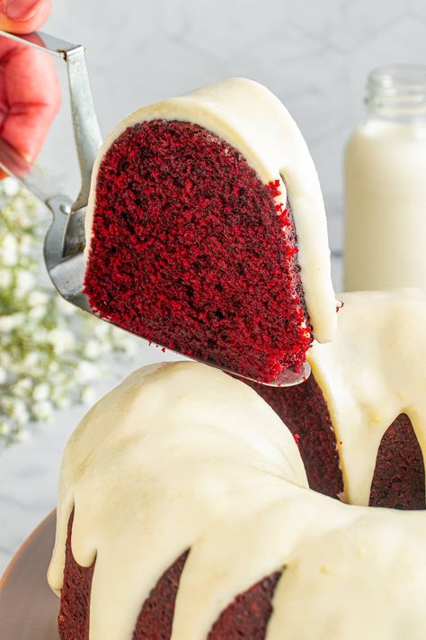 Red Velvet Bundt Cake with Cream Cheese Frosting Homemade Red Velvet Cake, Red Velvet Bundt, Red Velvet Bundt Cake, Red Velvet Desserts, Velvet Cakes, Red Velvet Cake Recipe, Velvet Cake Recipes, Cream Cheese Glaze, Red Cake