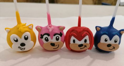 Sonic The Hedgehog Cake Pops, Sonic Cakepops, Sonic Cake Pops, Sonic The Hedgehog Cake, Cake Pop Displays, Sonic Cake, Hedgehog Cake, Sonic Birthday Parties, Happy Hedgehog