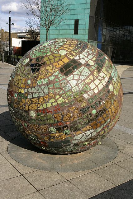 Mosaic Globe, Mosaic Balls, Mosaic Bowling Ball, Bowling Ball Yard Art, Bowling Ball Art, Become Beautiful, Garden Spheres, Garden Globes, Mosaic Pots