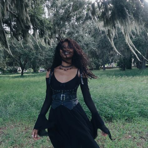 Something's haunting me 🖤 Aiming for a southern gothic vibe, I mean look at the Spanish moss! Funny story when I was a kid I used to wrap it around my neck like a scarf, and pretend to be a chic fashion model. 😂 Yes it did cause a rash, so don't be like me. I hope you're all having a day as beautiful as you are! 🖤 Dress and corset; @killstar Shoes; @tuk_footwear Choker; Claire's years ago Wig details; @wigdealer exotic curly in 18in Tags; #killstarclothingco #wewearkillstar #altgirlso... Latino Goth, Alt Black Woman, Tuk Footwear, Black Goths, Killstar Shoes, Witchy Autumn, Dress And Corset, Choker Outfit, Afro Goth