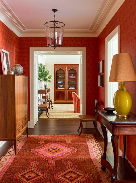 Katie Ridder, Foyer Wallpaper, Red Interior Design, Tiny Dining Rooms, Chinese Lamp, Small Entryway Table, Orange Interior, Red Home Decor, Red Decor