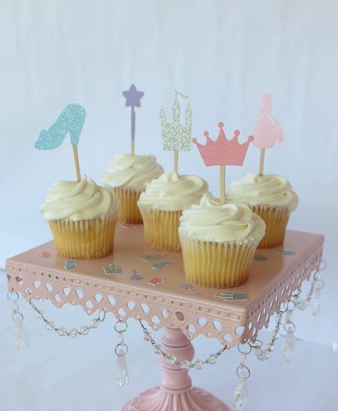 Princess Cupcakes Ideas, Princess Party Cupcakes, Cupcakes Princesas, Royal Cupcakes, Disney Princess Cupcakes, Fairytale Birthday, Princess Cupcake, Disney Cupcakes, Princess Cupcake Toppers