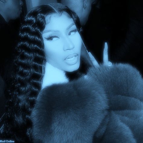 Nicki Minaj Blue Aesthetic, Blue Nicki Minaj Aesthetic, Blue Y2k Aesthetic Wallpaper, Blue Rapper Aesthetic, Blue Nicki Minaj, Blue Hair Pfp Cartoon, Blue Baddie Aesthetic, Blue Pfp Aesthetic, Blue Y2k Aesthetic