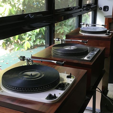 Turntable - 2 x Garrard 301 and Garrard 401 + FR54 | por je245 Garrard Turntable, Hifi Furniture, Turntable Vintage, High End Turntables, Audiophile Turntable, Home Recording Studio Setup, Recording Studio Setup, Record Turntable, Stereo Equipment