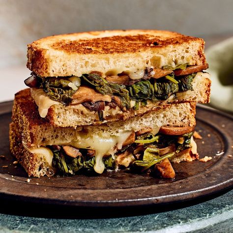 These Mushroom & Spinach Melts Are So Good, You'll Cry Protein Sandwiches, Protein Lunches, Protein Sandwich, Mushroom Sandwich, Spinach And Mushroom, Beef Cabbage, Mushroom Spinach, Savoury Snacks, Protein Lunch