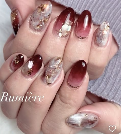 Japanese Ombre Nails, Burgundy Nails Wedding, Nail Art Maroon Marble, Nail Art Pengantin, Nail Art Simple Elegant Classy Maroon, Nail Art Wedding Elegant Red, Maroon Wedding Nails, Nail Art Red Wine, Nail Art Maroon Elegant