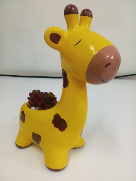 Jirafa Ceramic Giraffe, Earthen Pots, Tanah Liat, Ceramic Animals, Origami Crafts, Sculpture Clay, Clay Ceramics, Trifle, Pottery Painting