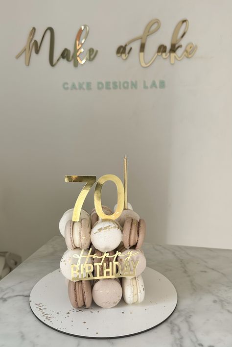 Macarons cube cake.  #CakeArt #Macarons Macaron Cube Cake, Macarons Birthday, Macaron Designs, Cube Cake, Macaron Cake, Birthday Cake Ideas, Cake Art, A Rainbow, B Day