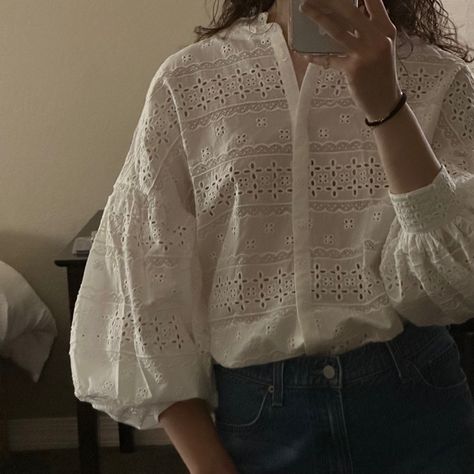 Eyelet Blouse Outfit, White Eyelet Top Outfit, Eyelet Top Outfit, White Eyelet Blouse, Tøp Aesthetic, Coastal Granddaughter, Eyelet Blouse, Outfit White, Summer Blouse