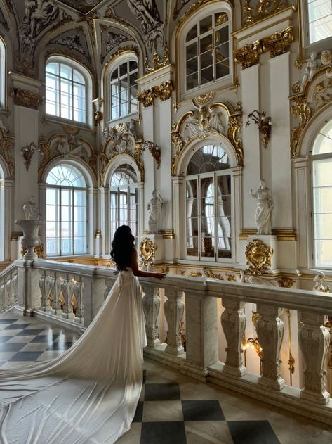 Princess Palace Aesthetic, European Princess Aesthetic, Royalty Photoshoot Ideas, Old Money Wedding Cake, Regal Photoshoot, Modern Royal Aesthetic, Castle Wedding Aesthetic, Royal Photoshoot, Royal Wedding Aesthetic